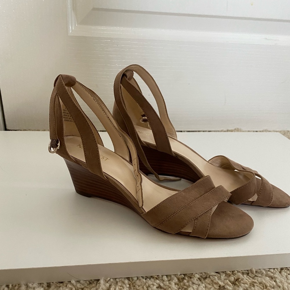 NEVER BEEN WORN Nine West wedge heels